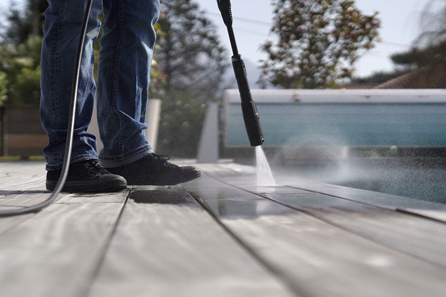 contractor pressure washing wooden house deck tallahassee fl